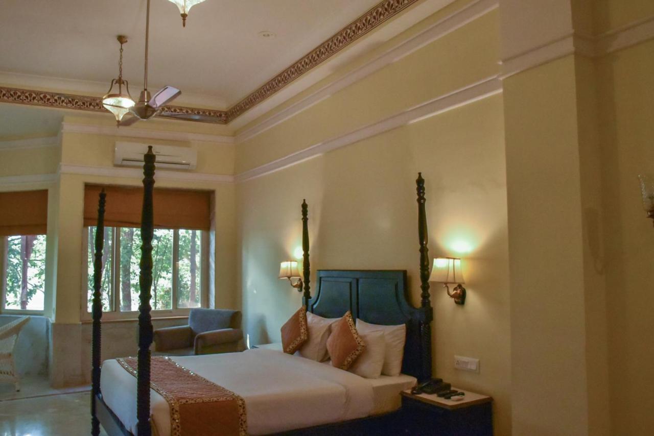 Umaid Palace - Luxury Resort Near Jaipur Close To Bhangarh & Chand Baori Stepwell Abhaneri Dubbi Exterior photo